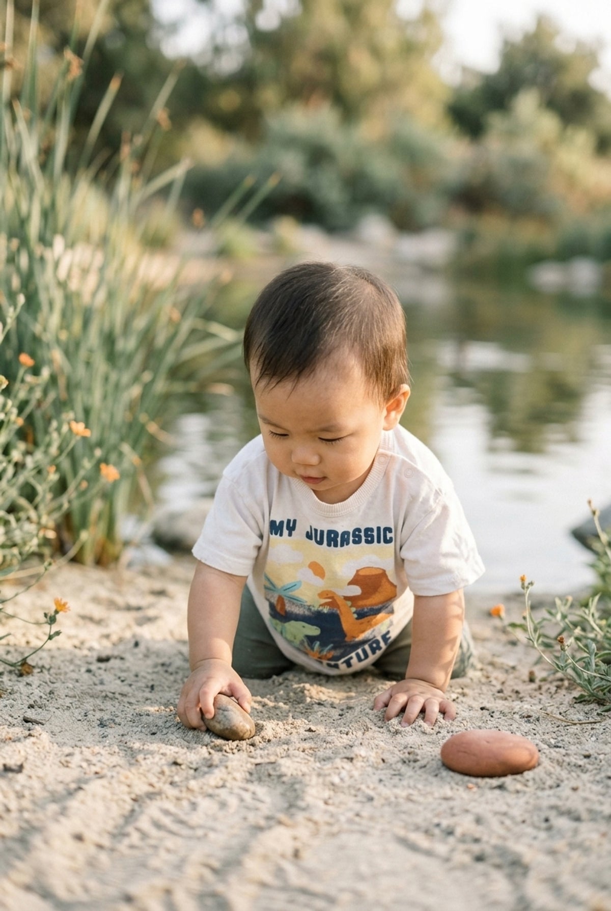H&M T-Shirt Creme Dino Print