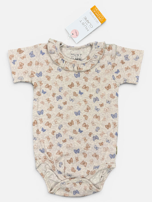 Hust and Claire Kurzarmbody in Beige mit bunten Schmetterlingen
