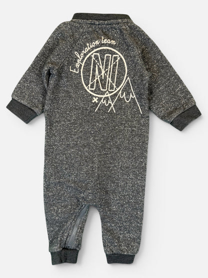 NAME IT Strampler in Grau mit Print