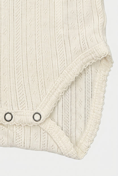 Lil' Atelier Langarmbody in Creme mit Ajour-Struktur