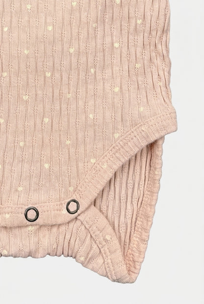 Lil' Atelier Langarmbody in Hellrosa mit Herzchen