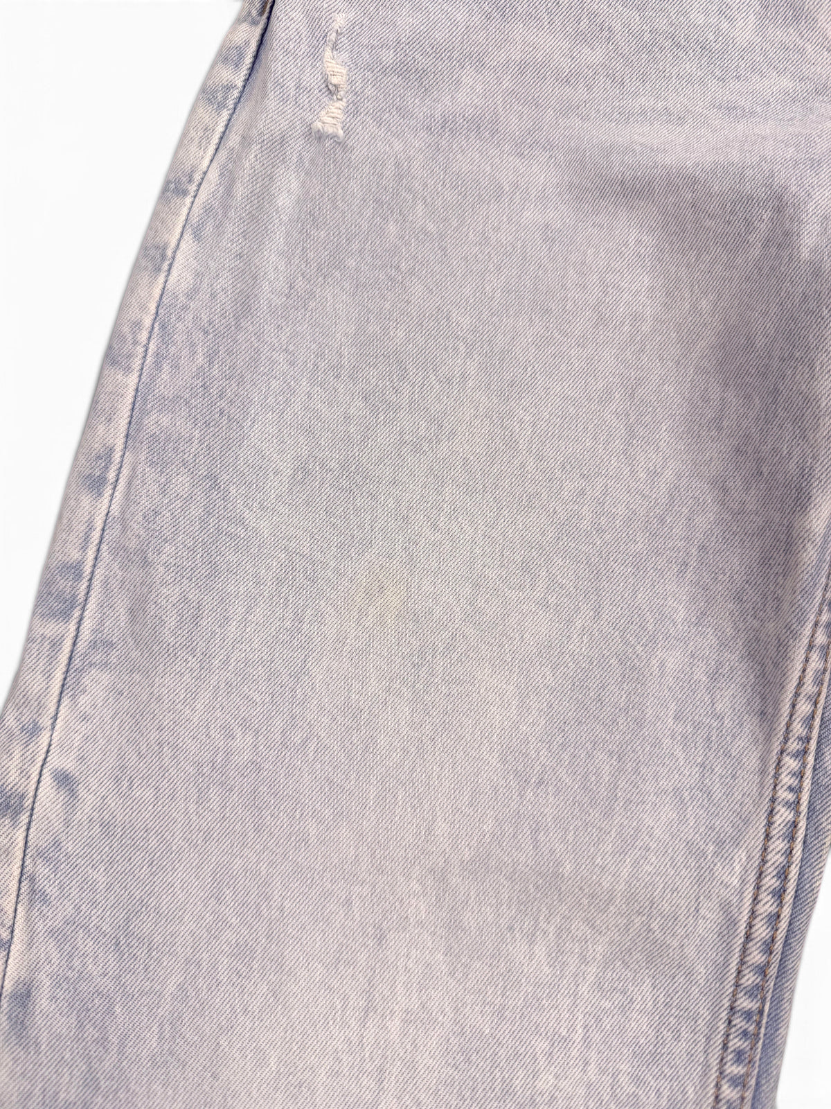 H&M Sraight Leg Jeans in Hellblau mit Worn-Details