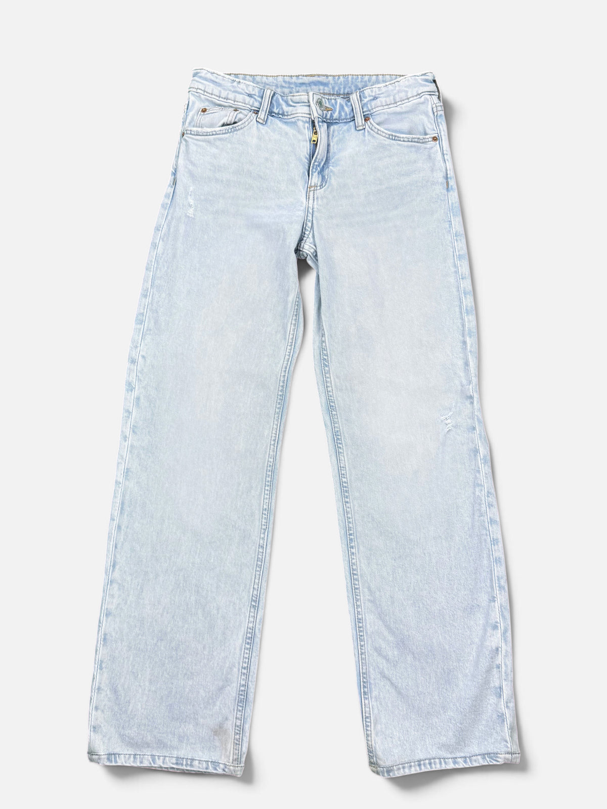 H&M Sraight Leg Jeans in Hellblau mit Worn-Details