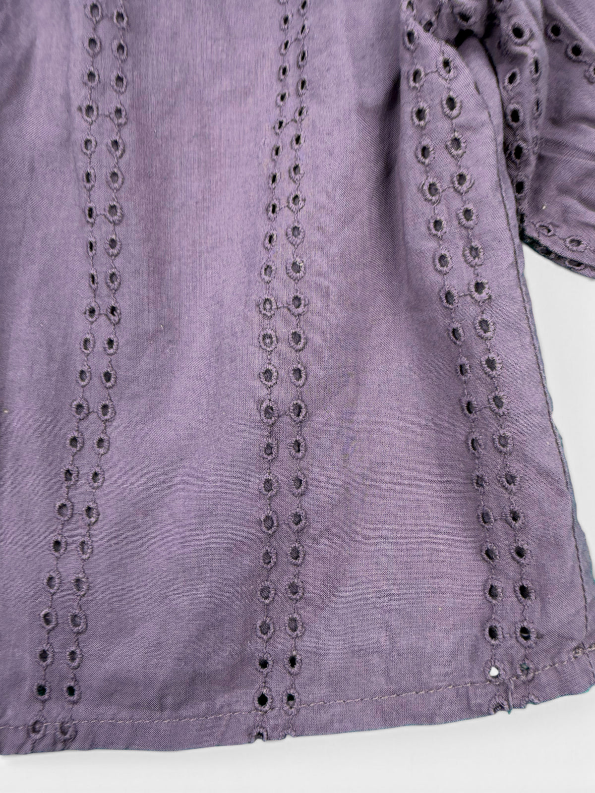 MarMar Copenhagen Bluse in Lila mit Lochstickerei